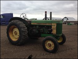 John Deere Model 820