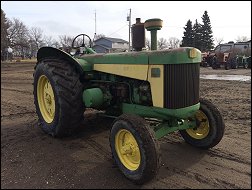 John Deere 830