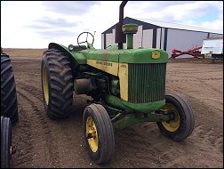 John Deere 830