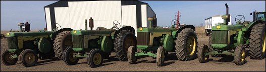 John Deere 830