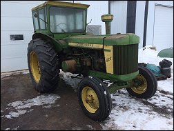 John Deere 820