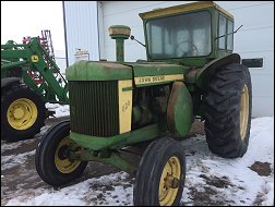 John Deere 820