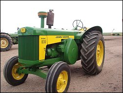 John Deere Model 830