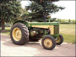 John Deere Model 830