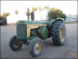 John Deere Model 830