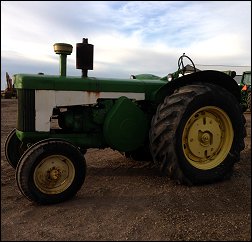 John Deere Model 830