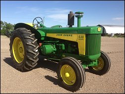 John Deere 830