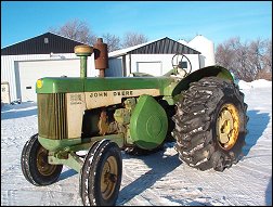 John Deere 830